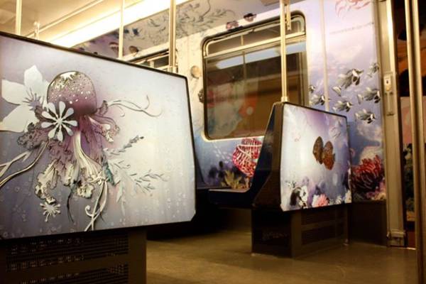 Искусство в вагоне метро (9 фото)