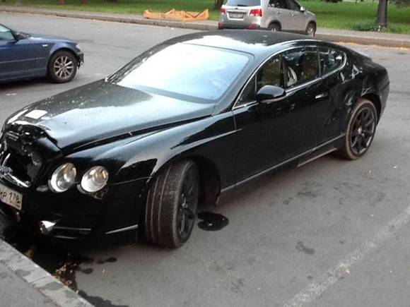 Владелец Bentley наказан за парковку