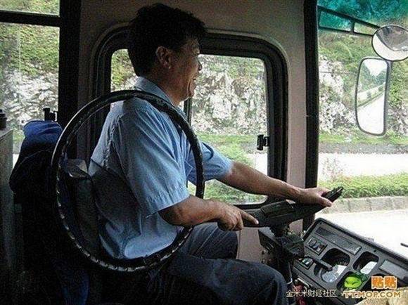 Китайский автобус без руля